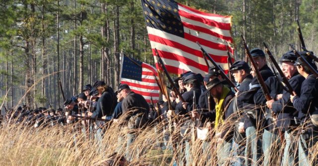 Civil War reenactment. Robert W. Mann – CC BY-SA 3.0.