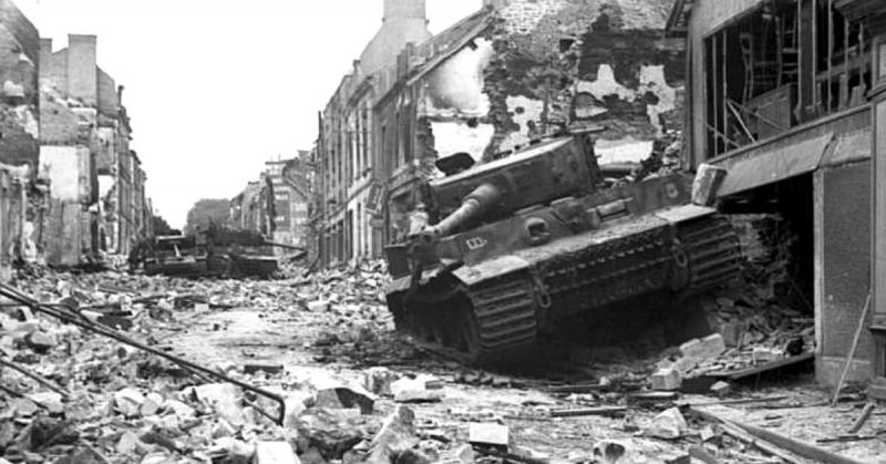 Knocked out German tanks on the main street of Villers-Bocage. Bundesarchiv - CC-BY SA 3.0