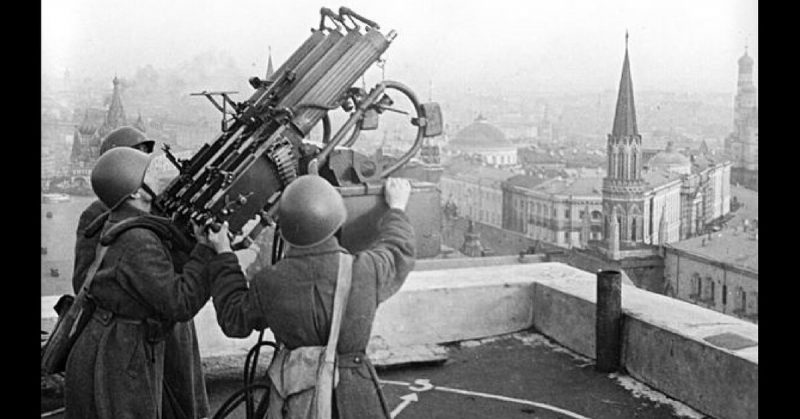 Russian Anti-Aircraft Units on a rooftop in Moscow. RIAN Archive - CC-BY SA 3.0