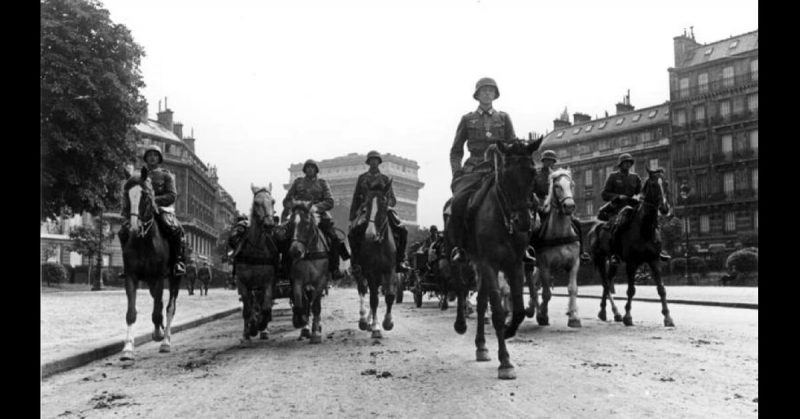 German troops in Paris. Bundesarchiv - CC-BY SA 3.0
