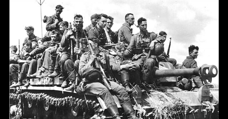 Soldiers of the Panzer Division Großdeutschland, seen here at Kursk in July 1943. Bundesarchiv - CC-BY SA 3.0