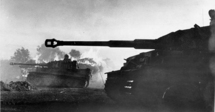 German Panzer VI/Tiger I tanks passing burning buildings during the Battle of Kursk in Orel (Oryol), Russia, July 1943. Photo: Bundesarchiv / Bild 183-J14813 / Henisch / CC-BY-SA 3.0