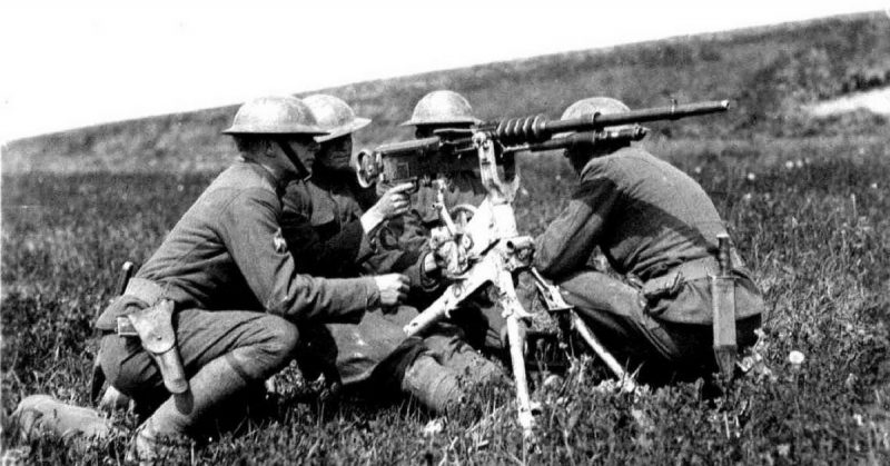 U.S. Army soldiers operating the M1914 Hotchkiss gun in France, 1918.