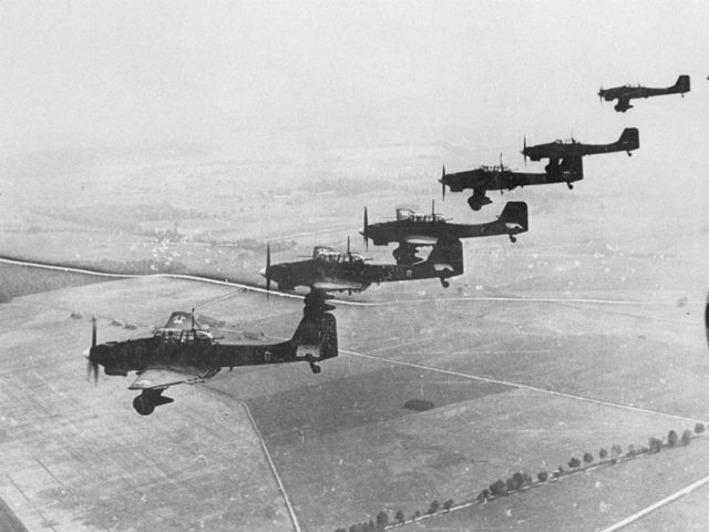 Ju 87 Bs over Poland, September–October 1939. Photo: Bundesarchiv, Bild 183-1987-1210-502 / Hoffmann, Heinrich / CC-BY-SA 3.0.