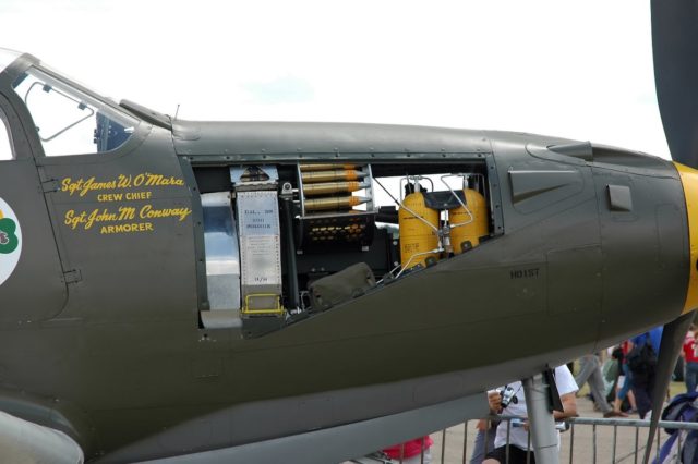 P-39Q Airacobra weapons bay showing M4 cannons “horse-collar” drum magazine. Photo: By Kogo – Own work, GFDL.