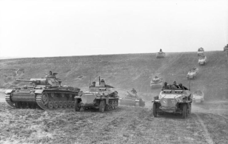 Blitzkrieg – The rapid advance of German armor. Bundesarchiv – CC-BY SA 3.0