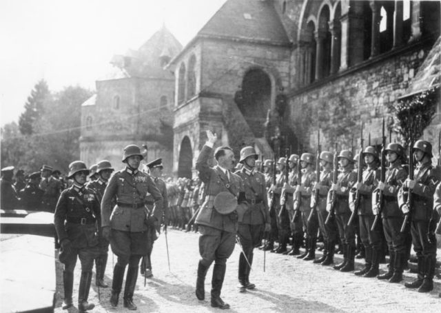 Rommel and Adolf Hitler in Goslar, 1934. Photo: Bundesarchiv, Bild 183-1987-0313-503 / CC-BY-SA 3.0.