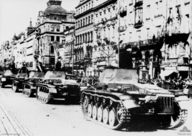 German Panzer IIs in Prague, 1939. Bundesarchiv – CC-BY SA 3.0