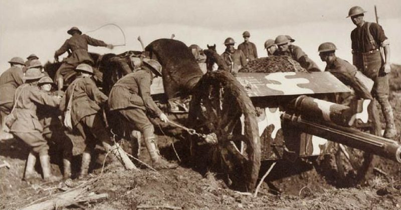 Australian 18-PDR with armoured oil reservoir at end of recuperator.