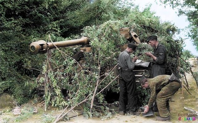 Colorized by Royston Leonard UK https://www.facebook.com/pages/Colourized-pictures-of-the-world-wars-and-other-periods-in-time/182158581977012