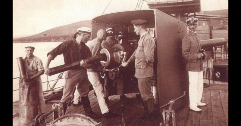 Loading one of the large guns on the Graf von Goetzen