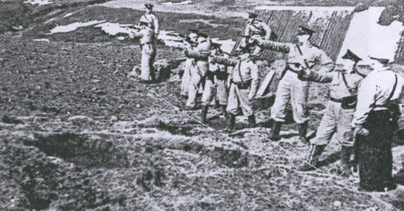 Icelandic police officers undergoing firearms instruction in 1940.
