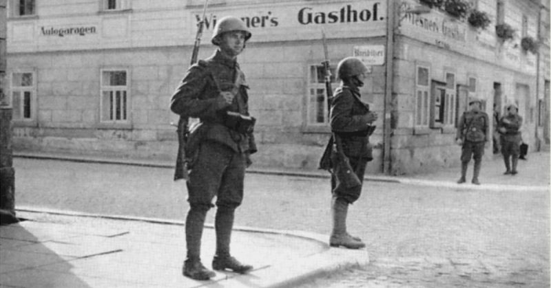 Czechoslovak Army soldiers on patrol in the Sudetenland in September 1938.