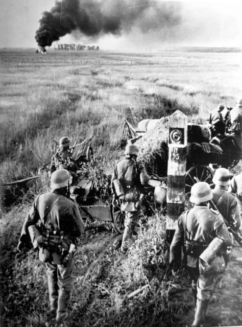 German soldiers crossing the Soviet border on June 22, 1941.