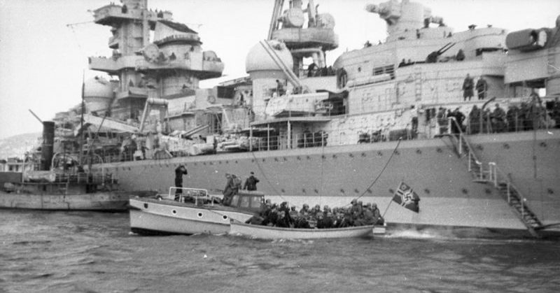 Heavy cruiser Admiral Hipper landing troops in Norway in 1940. By Bundesarchiv - CC BY-SA 3.0 de