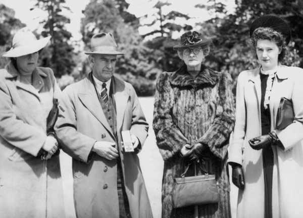 Kingsbury’s family accepting his VC Cross.