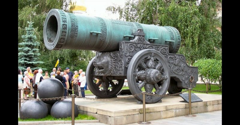 The 890mm caliber Tsar Cannon, cast in 1586 in Moscow, and thought to be the biggest Bombard ever made.