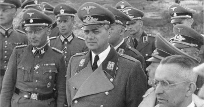 Erich Koch (center) Bundesarchiv - CC-BY SA 3.0