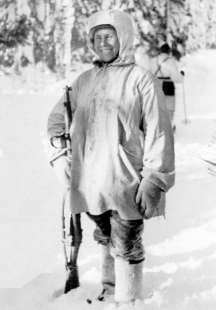 Simo Häyhä after being awarded with the honorary rifle model 28.