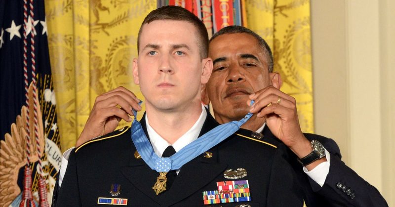 Pitts receiving the Medal of Honor from President Obama.