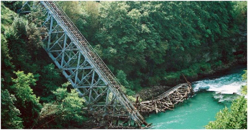 Famous bridge, focal point of the Battle of Neretva. Nenad Martinovič   CC BY-SA 3.0