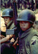Soldiers of the 18th division of the Army of the Republic of Vietnam at Xuan Loc in April 1975. By Dirck Halstead- CC BY 3.0