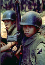 Soldiers of the 18th division of the Army of the Republic of Vietnam at Xuan Loc in April 1975. By Dirck Halstead- CC BY 3.0