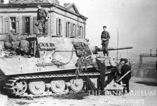 Jagdtiger Henschel suspension no. 331 of 3 SPz Jag Abt. Heavy Tank Destroyer Battalion 653, captured by the American Army at Neustadt, March 1945.