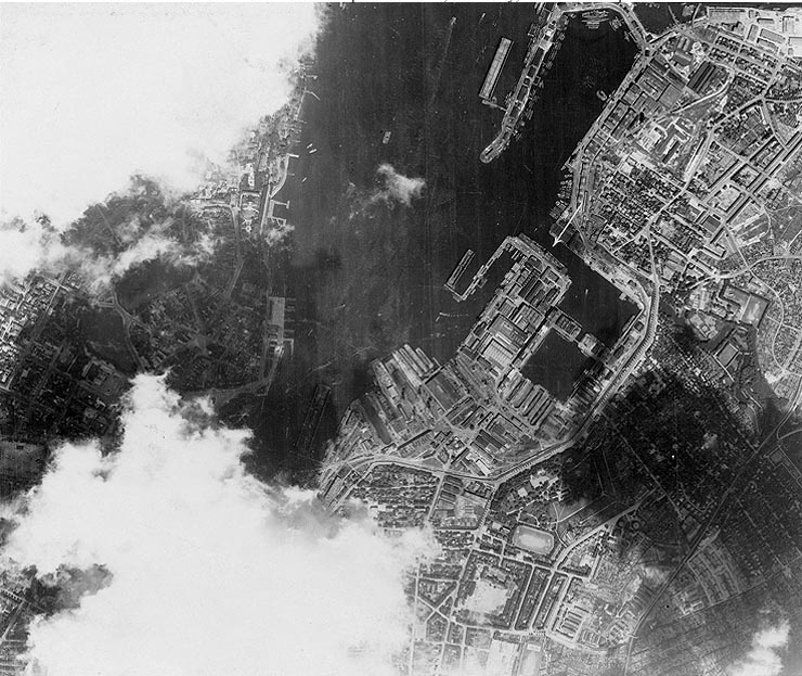 Aerial reconnaissance photograph of Scharnhorst in Kiel, after the “Channel Dash”. By Bundesarchiv – CC BY-SA 3.0 de