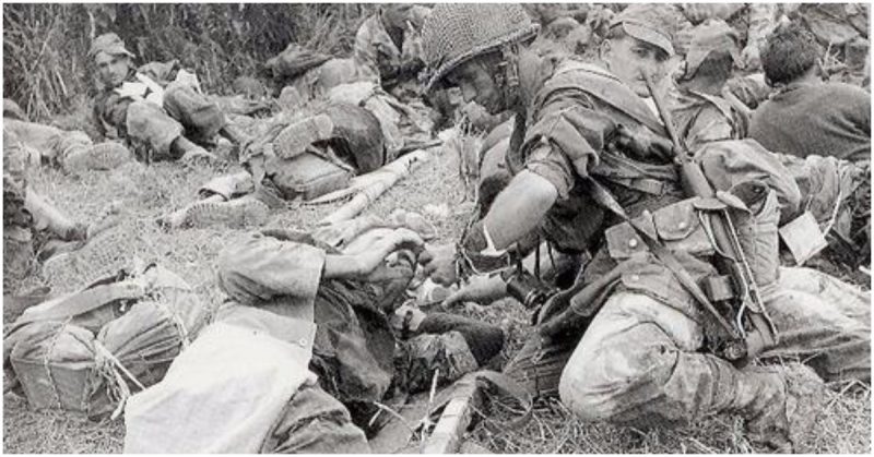 French Paratroop Corpsmen treating wounded at Dien Bien Phu