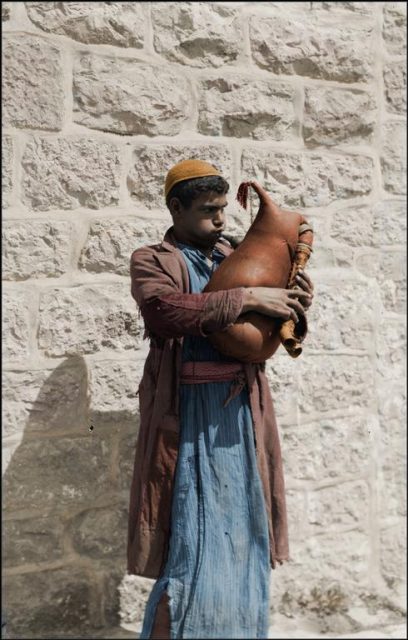 Young Bedouin man blowing (bagpipe) instrument. – 1898. Frederic Duriez / mediadrumworld.com