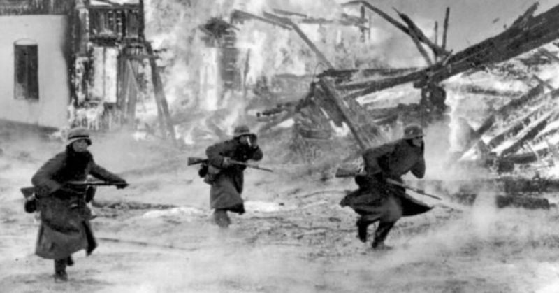 German infantry attacking a Norwegian village in April 1940. Bundesarchiv - CC-BY SA 3.0