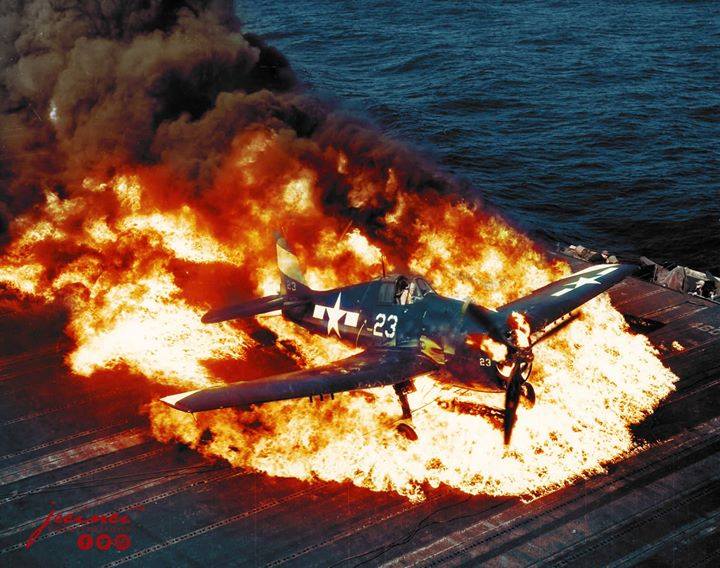 B&W photo: US Navy. Colorized by Jecinci.