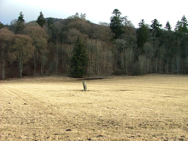 This stone marks the point where John Graham of Claverhouse, 1st Viscount Dundee, leader of the Jacobites was killed at Killiecrankie. Dave Fergusson – CC-BY SA 2.0