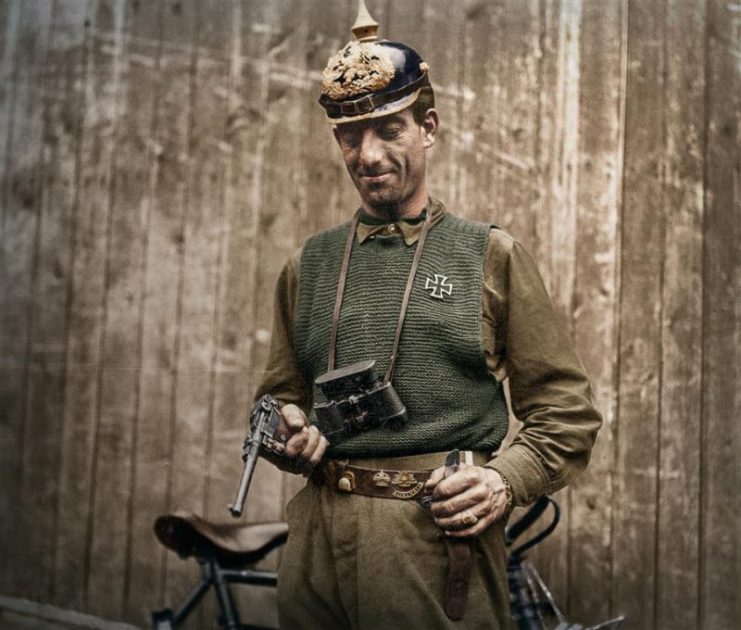 1918 US soldier with trophies. Mario Unger / mediadrumworld.co