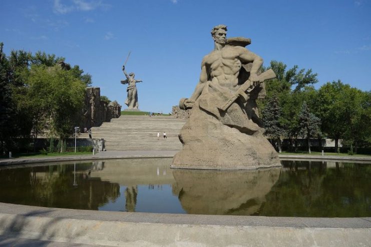 The “Motherland Calls” and “Standing to Death!” statues to commemorate the Battle of Stalingrad in Mamayev Kurgan. By AntiSR – CC BY-SA 4.0