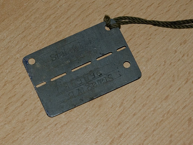 German POW Dog-Tag. Photo credits: Sheffield Tiger CC BY-SA 3.0