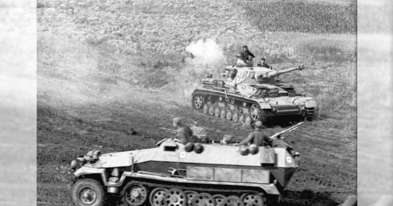 German Panzer IV and Sdkfz 251 halftrack on the Eastern Front, July 1943. By Bundesarchiv - CC BY-SA 3.0 de