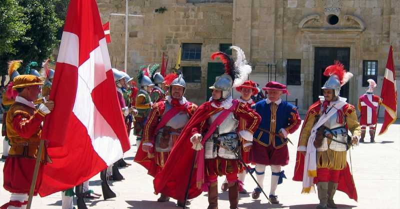 Re-enactment of 16th century military drills 16 centaury, Fort Saint Elmo. By Briangotts CC BY-SA 3.0 