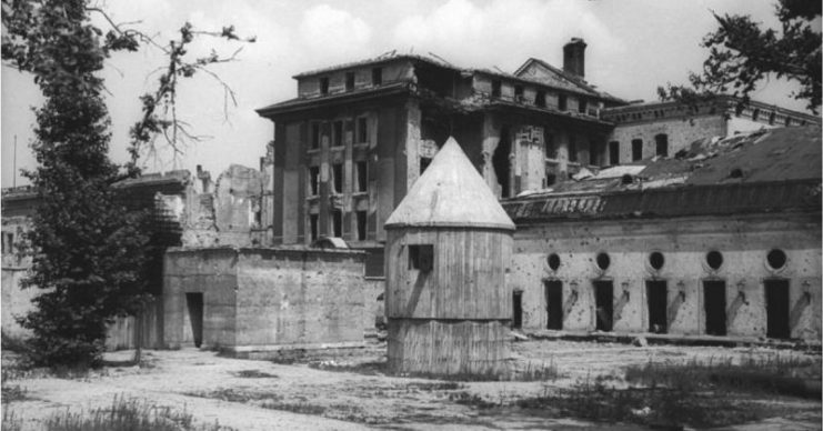 July 1947 photo of the rear entrance to the Führerbunker in the garden of the Reich Chancellery. Photo: Bundesarchiv, Bild 183-V04744 / CC-BY-SA 3.0.