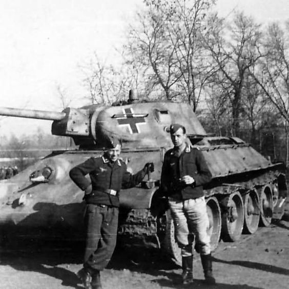 A German crew posing with their T34/76 (r) 747 Beute Panzer