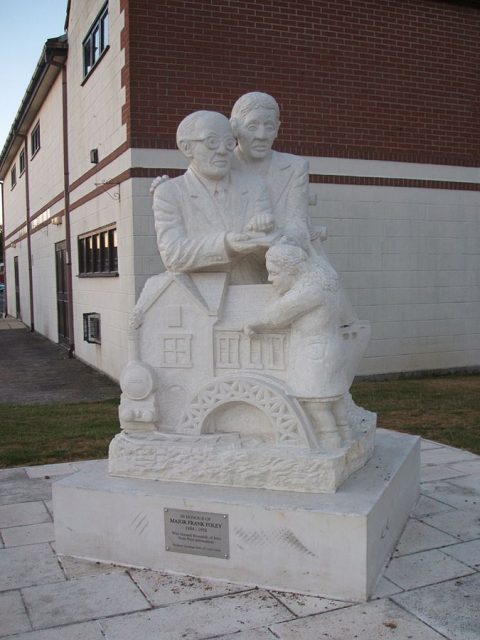 Statue of Frank Foley in Highbridge, Somerset. Photo: PiffPuffPickle / CC-BY-SA 3.0