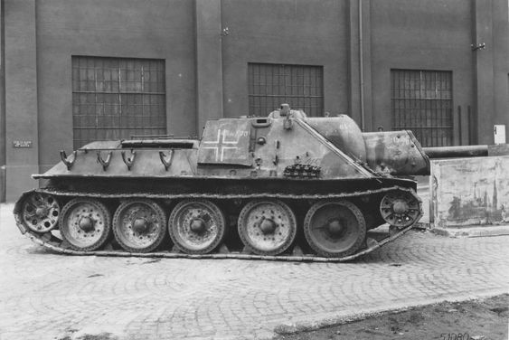 SU-122 weighing in at 30.9 tonnes