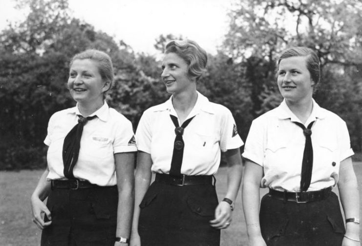 Members of the BDM, 1935. Photo: Bundesarchiv, Bild 102-04517A / Georg Pahl / CC-BY-SA 3.0.