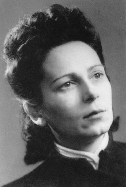 Ariadna Scriabina, (daughter of Russian composer Alexander Scriabin), co-founded the Armée Juive and was killed by pro-Nazi French Militia in 1944. She was posthumously awarded the Croix de Guerre and Médaille de la Resistance.