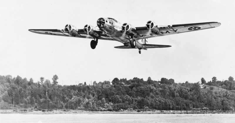 Boeing B-17B just after take off
