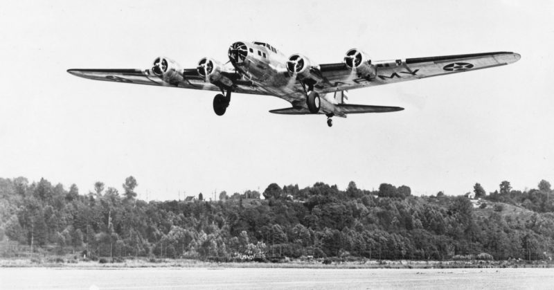 Boeing B-17B just after take off
