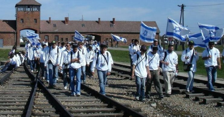 Jewish youth in Birkenau. Photo: Efka de / CC-BY-SA 2.5