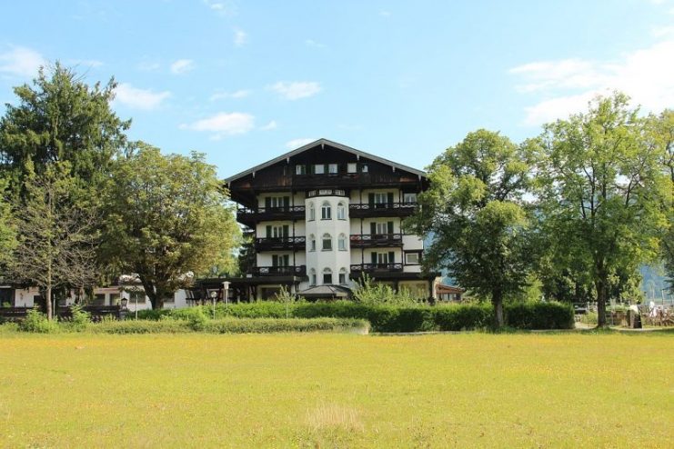 Hotel Lederer am See (former Kurheim Hanselbauer) in Bad Wiessee before its planned demolition. Photo: Teilzeittroll / CC-BY-SA 3.0