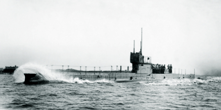 HMAS AE1 underway in 1914
